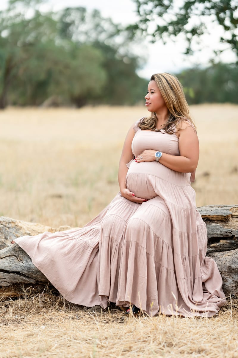 Expecting mother, outdoor maternity portrait